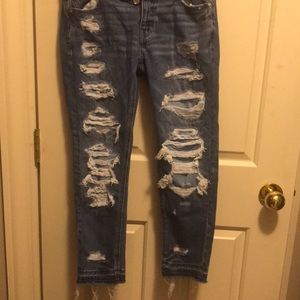 American Eagle 00 x-short ripped jeans
